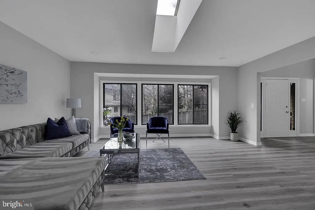 4 bed, 3.5 bath, 3258 sqft, $4,500 — Photo 4
