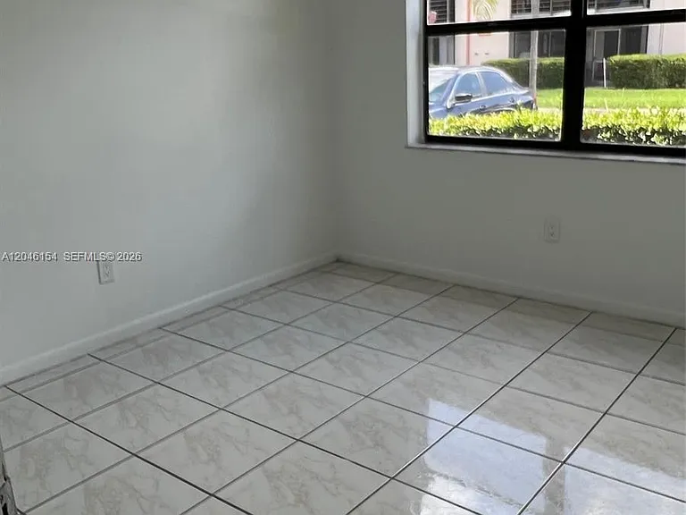 852 NE 209th St #104-38 — Photo 9