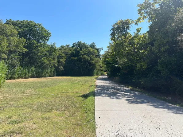 402 N Parkway Dr, Alvarado, TX 76009