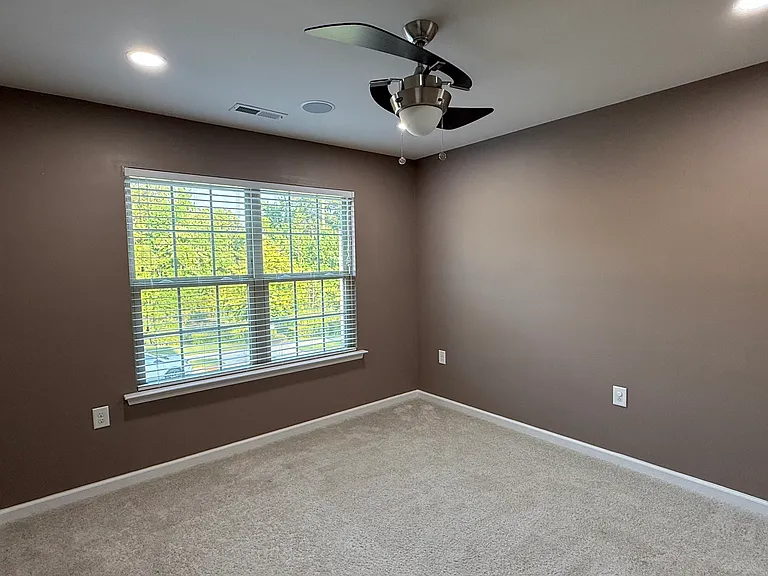 2101 Chipley Dr — Photo 2