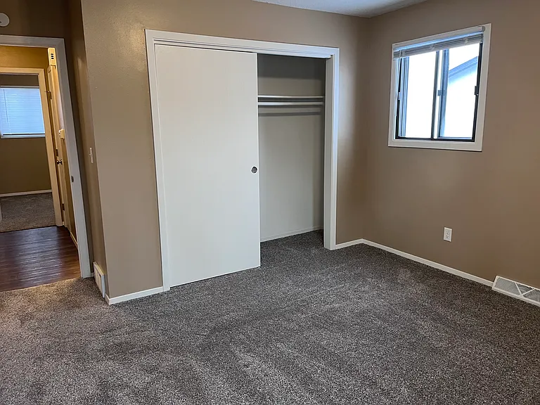 704 W Bailey St — Photo 8
