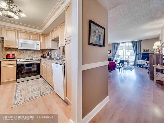 2nd image of 620 NE 12th Ave APT 602