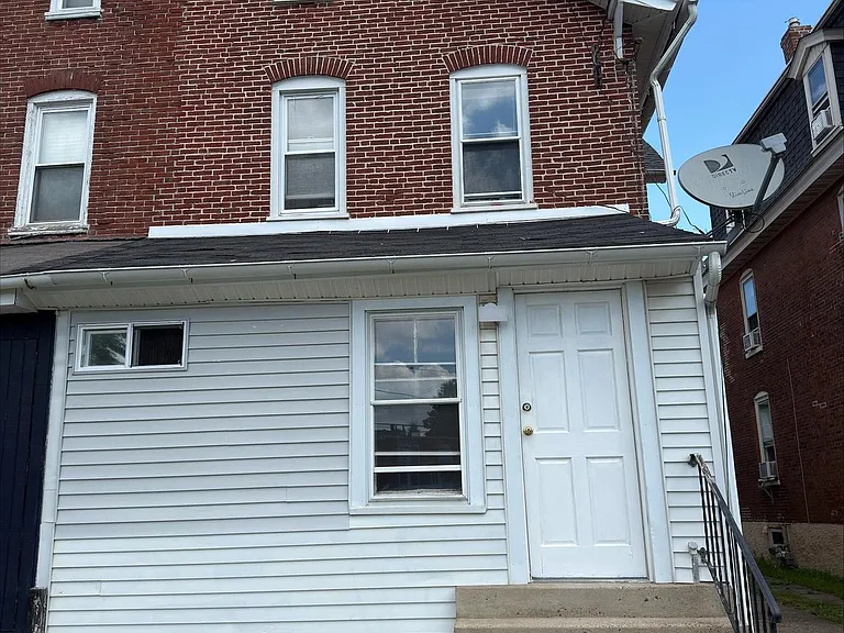 174 E Main St — Photo 2