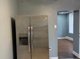 27 E Meehan Ave
