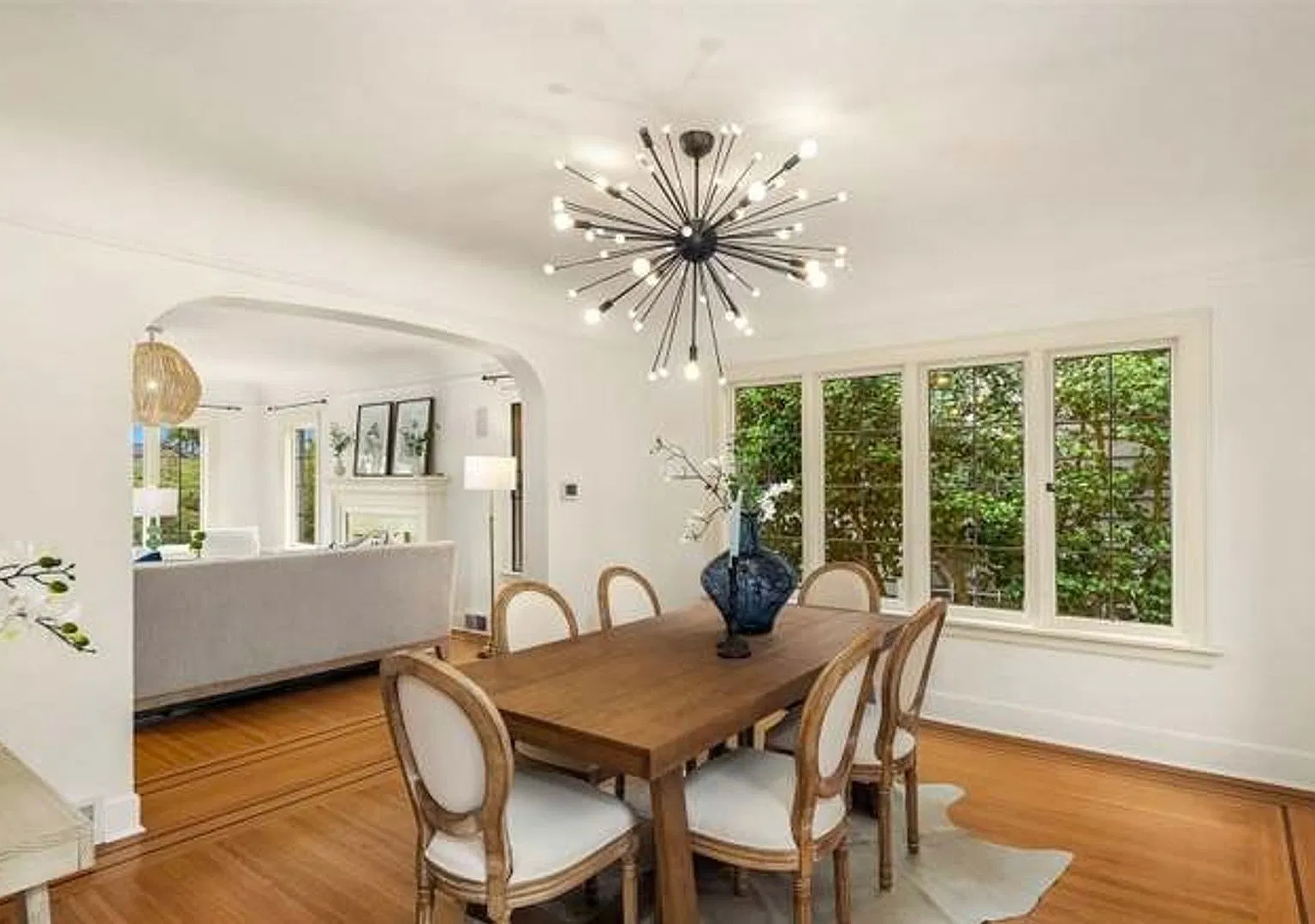 Lovingly Maintained 3 bed, 3 bath Laurelhurst Tudor — Photo 4