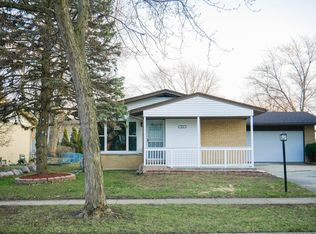 826 Palm Dr, Glenwood, IL 60425