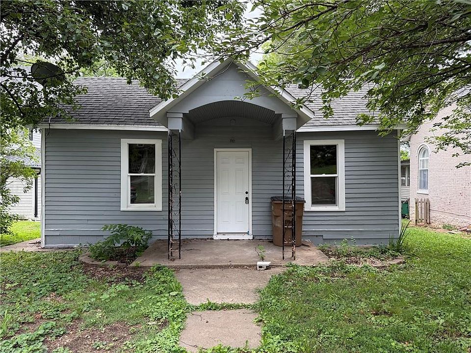 1st image of 604 Laramie St