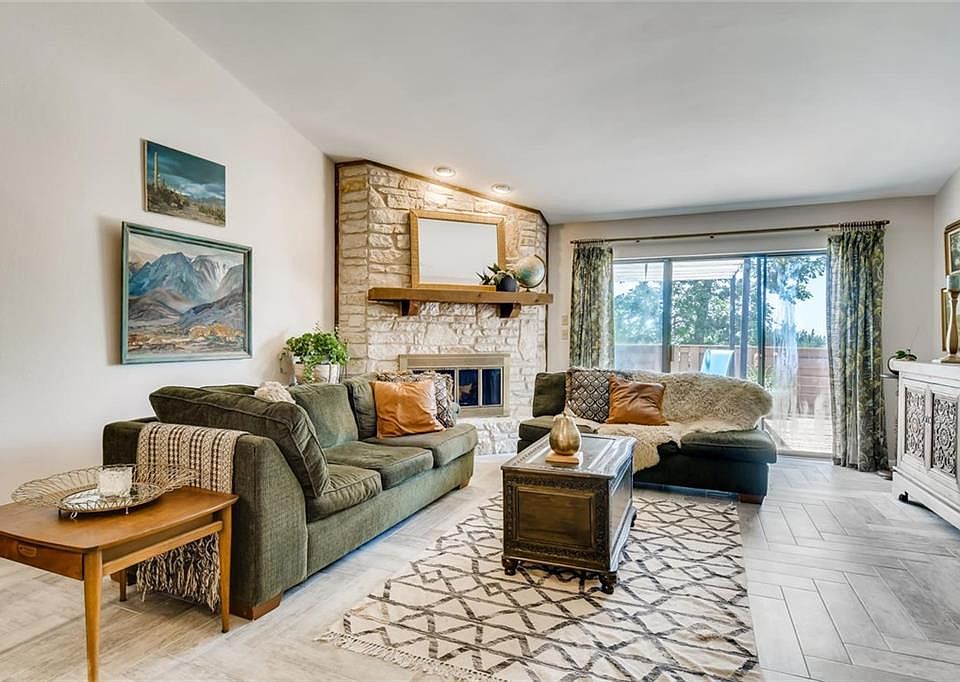 1st image of 29 Oaks Pl