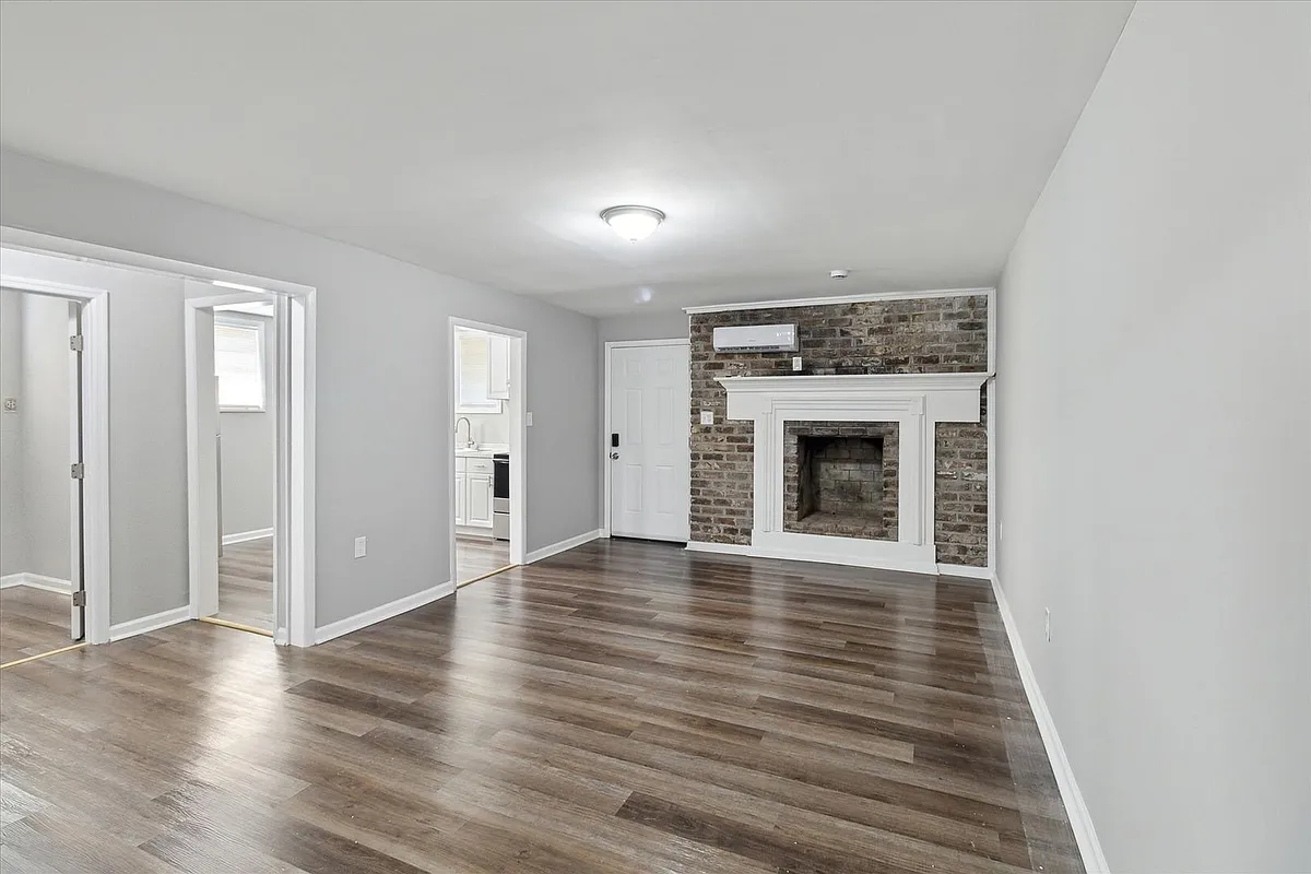 Building Photo - 2107 Bolling St
