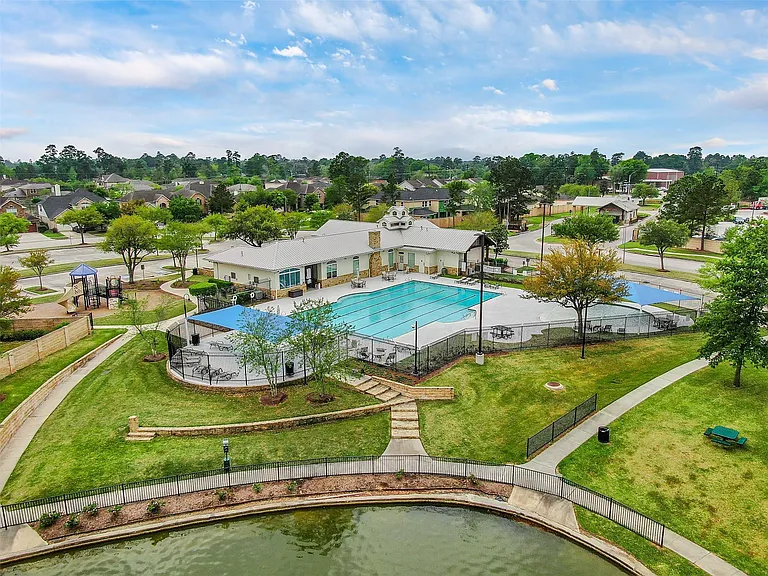 30327 Deleon Fields Dr — Photo 40