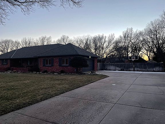 3rd image of 2609 Heather Pkwy