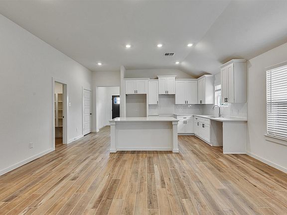 5th image of 3206 Emerald Hills Dr