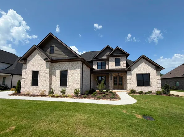 22931 Gunner Cir, Athens, AL 35613
