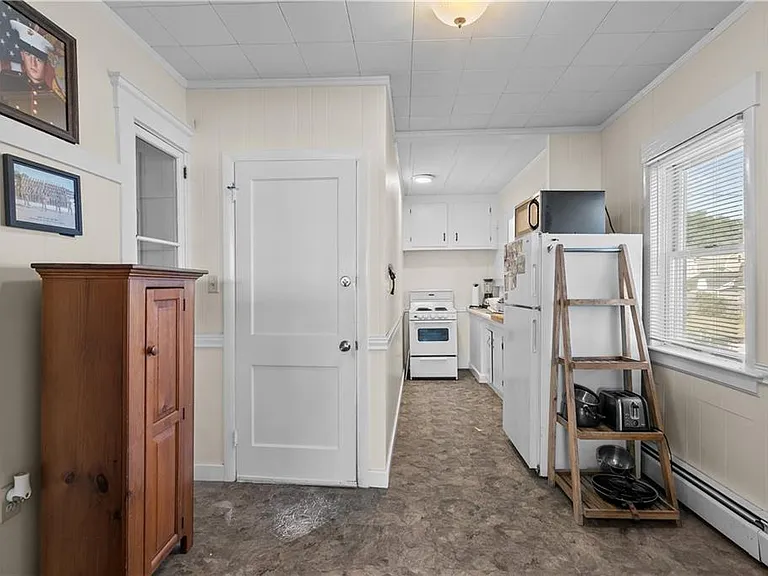 38 Aquidneck Ave #2 — Photo 10