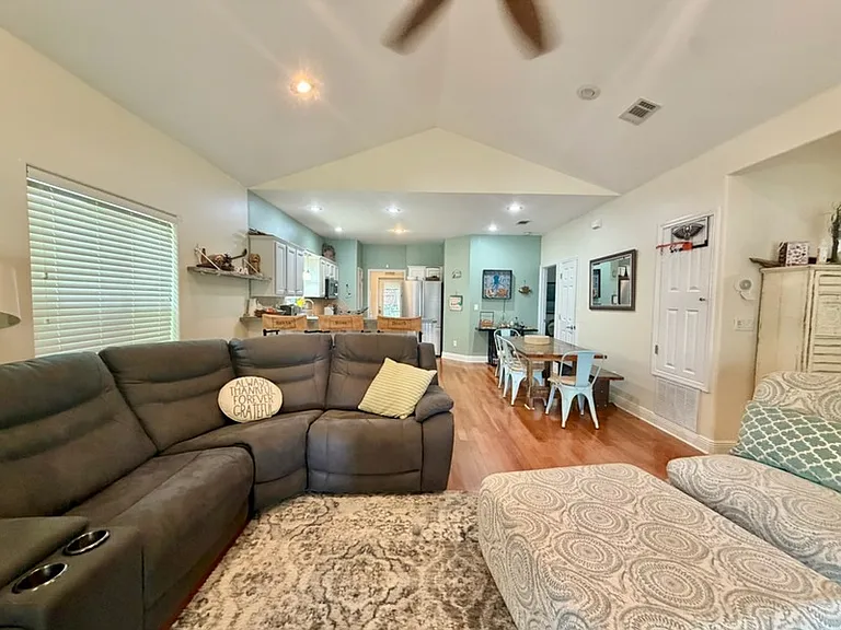 53 Maple St — Photo 7