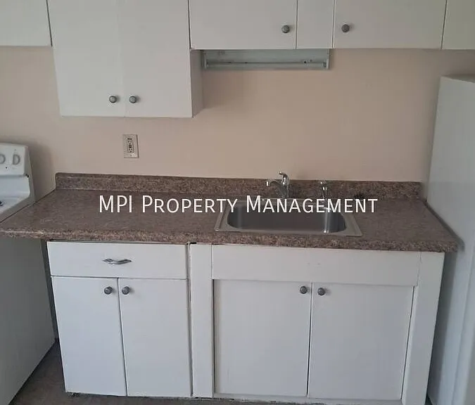 232 N 75th St #8 — Photo 3