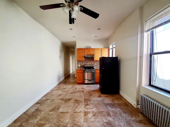 889 5th Avenue image 1 of 22