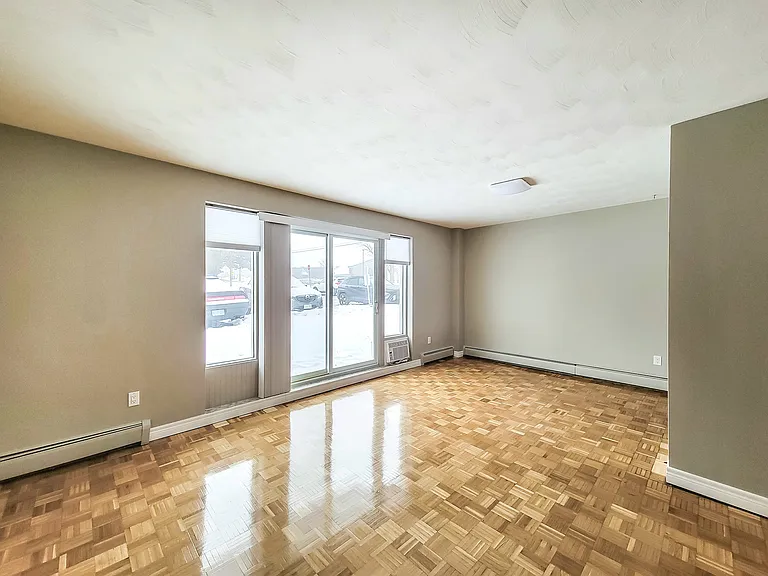 215 Belsyde Ave E — Photo 6
