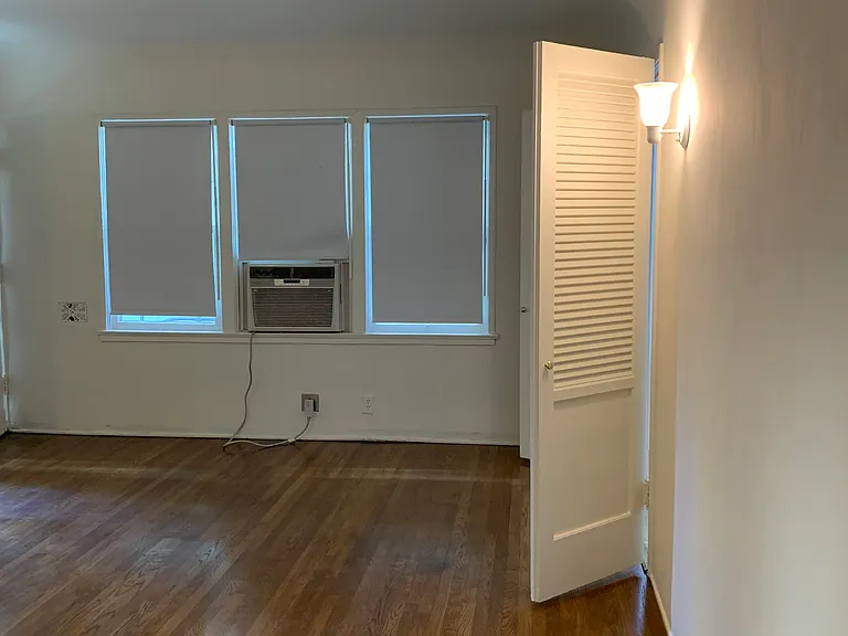 10724 Camarillo St #10724 — Photo 12