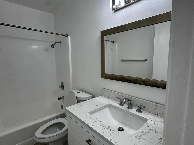 2601 W Orion Ave — Photo 18