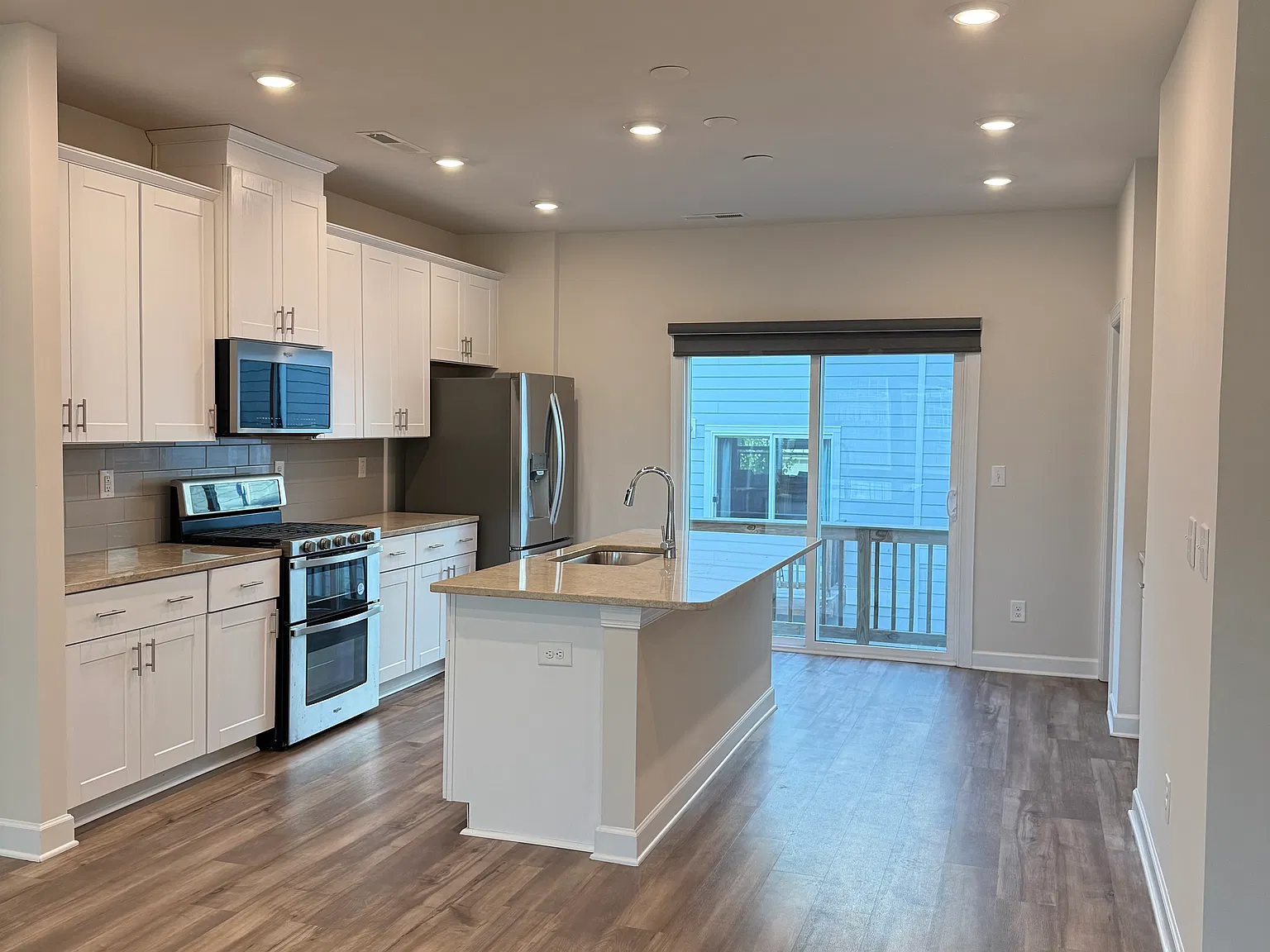 4 bed, 3.5 bath, 2058 sqft, $2,500 — Photo 3
