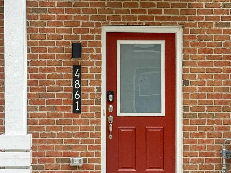 4861 Ludlow Ln — Photo 4