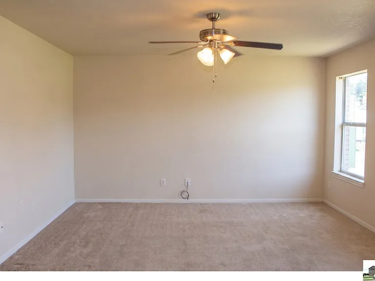 310 Janelle Dr #B — Photo 5