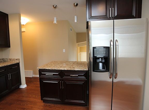 3rd image of 8221 Leawood Ln