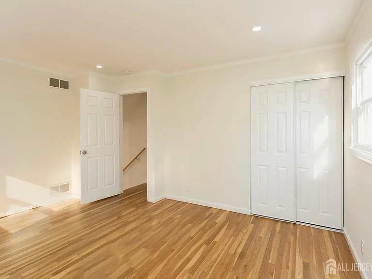 40 Essex Ave — Photo 18