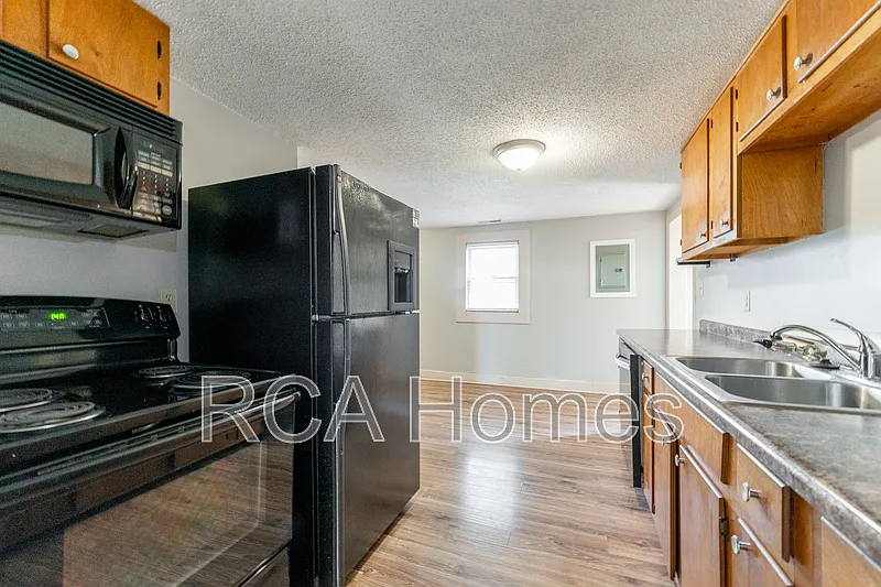 2 bed, 1.0 bath, $1,375 — Photo 3