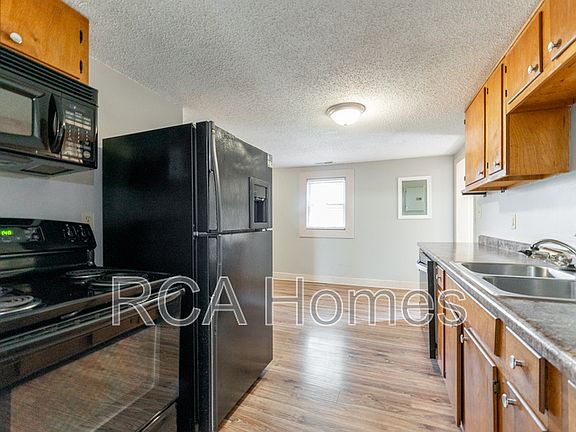 2nd image of 1603 Woodlawn Ave #B