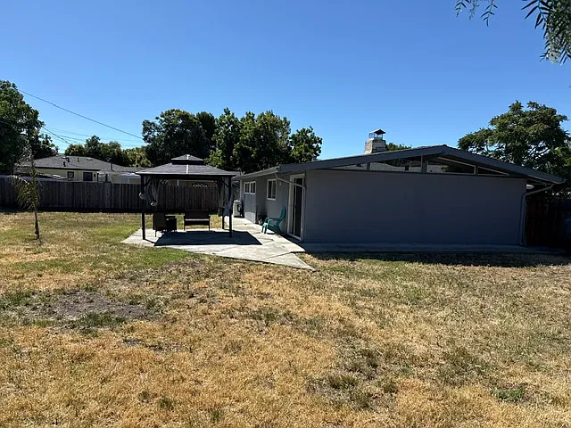 1126 Breezewood Ct — Photo 21