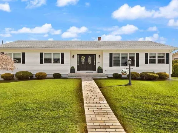 16 Basswood Ave, Dartmouth, MA 02747