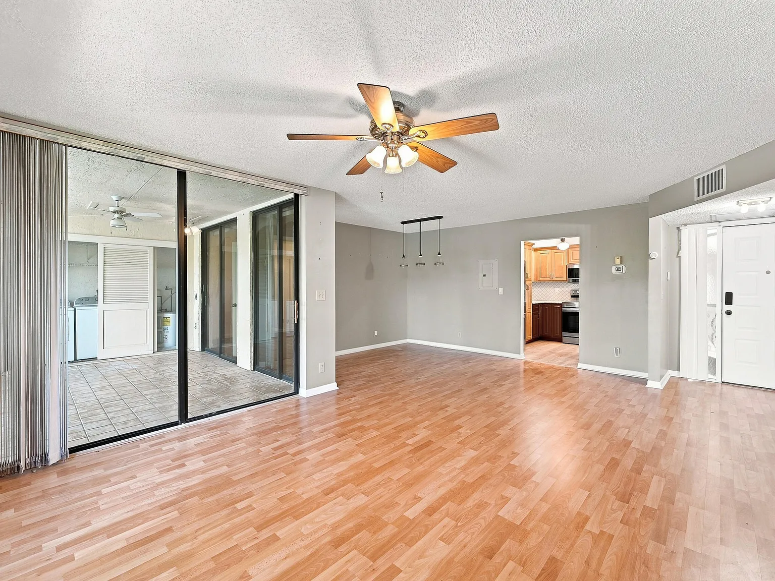 2 bed, 2.0 bath, 978 sqft, $2,150 — Photo 4