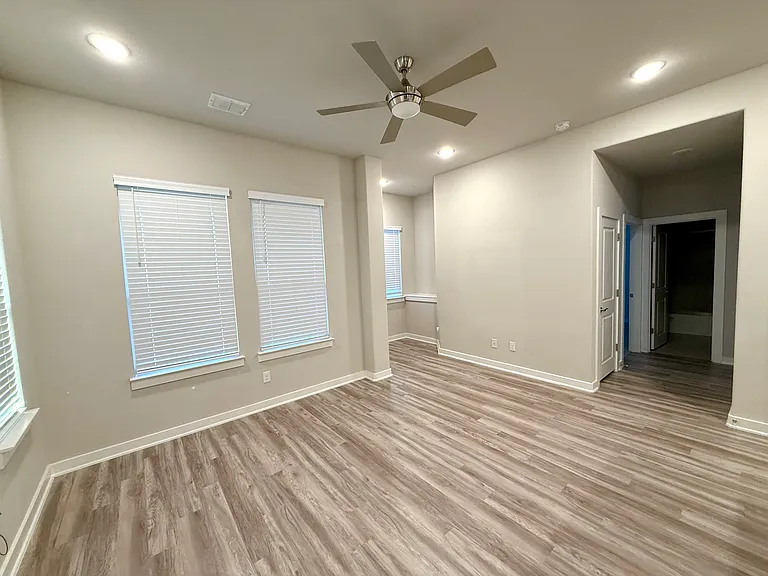 1321 Pebblebrook Ln — Photo 5