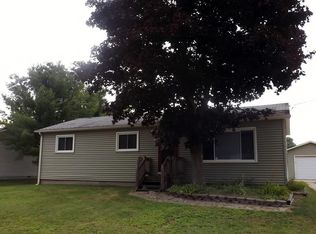 912 Collingwood Ave, Houghton Lake, MI 48629