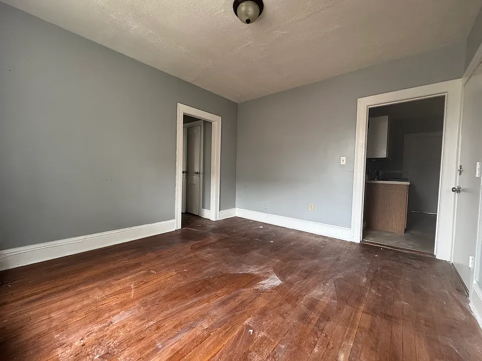 106 Rowe Ave #3N