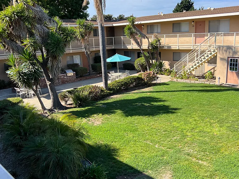 1021 E Cypress Ave — Photo 11