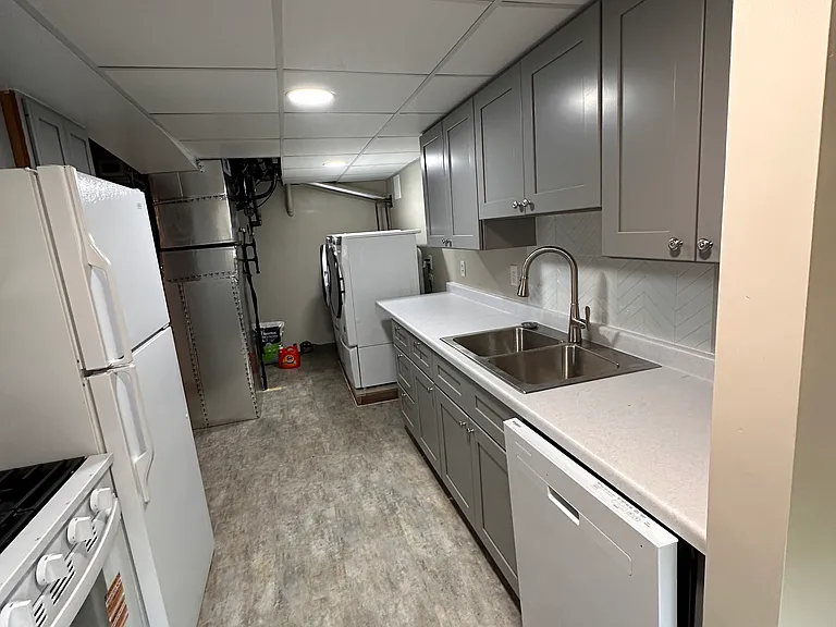 2480 Shryer Ave E — Photo 8