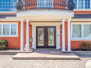 26 Grace Ln, Levittown, NY 11756