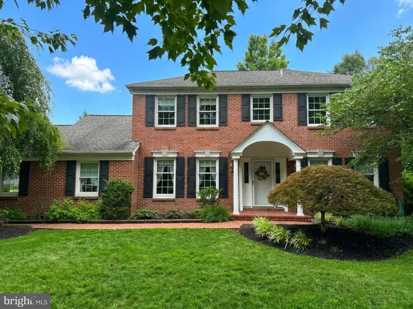 13 Bedford Ln, Newtown, PA 18940