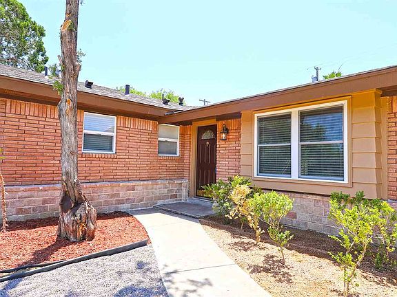 3rd image of 513 Idylwood Ln