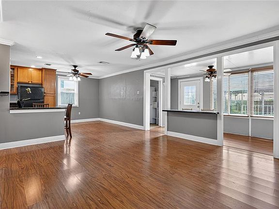 4th image of 1321 Lakeshore Dr