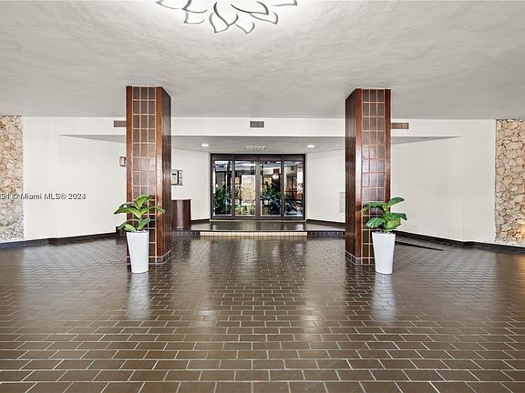4th image of 13953 Kendale Lakes Cir #B-806