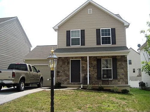 560 Thomas Armor Dr photo 1