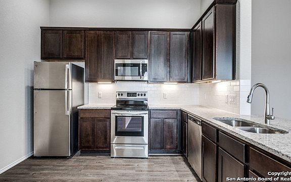 5th image of 9939 Westover Bluff