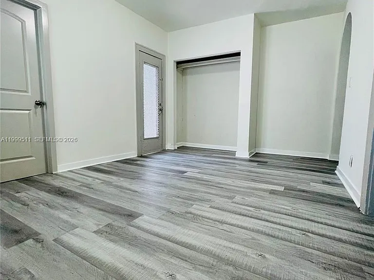442 SW 10th Ave #1 — Photo 2