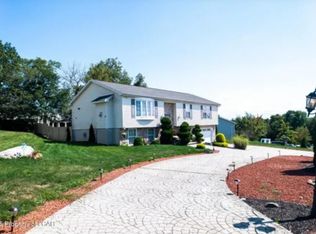 27 Sunset Dr, Hazle Township, PA 18201