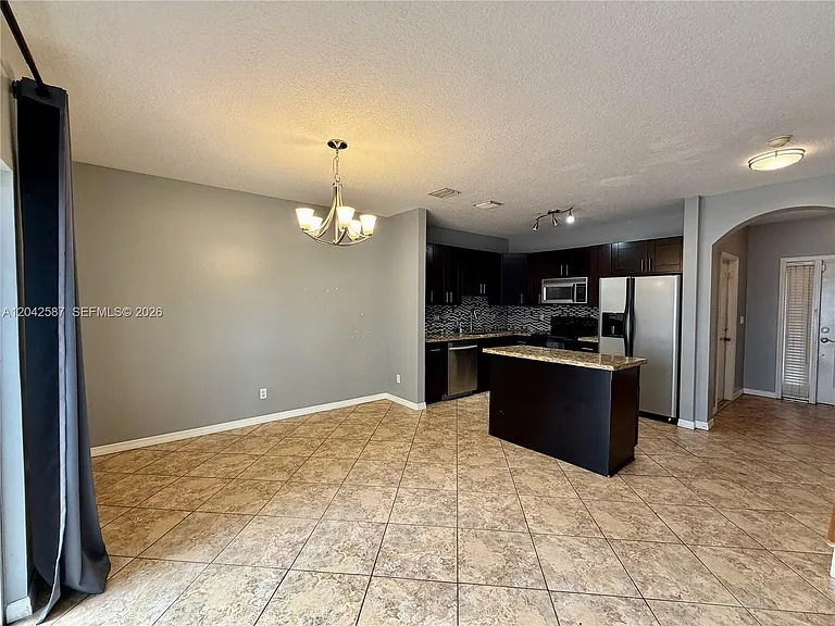 2825 SW 127th Way — Photo 4