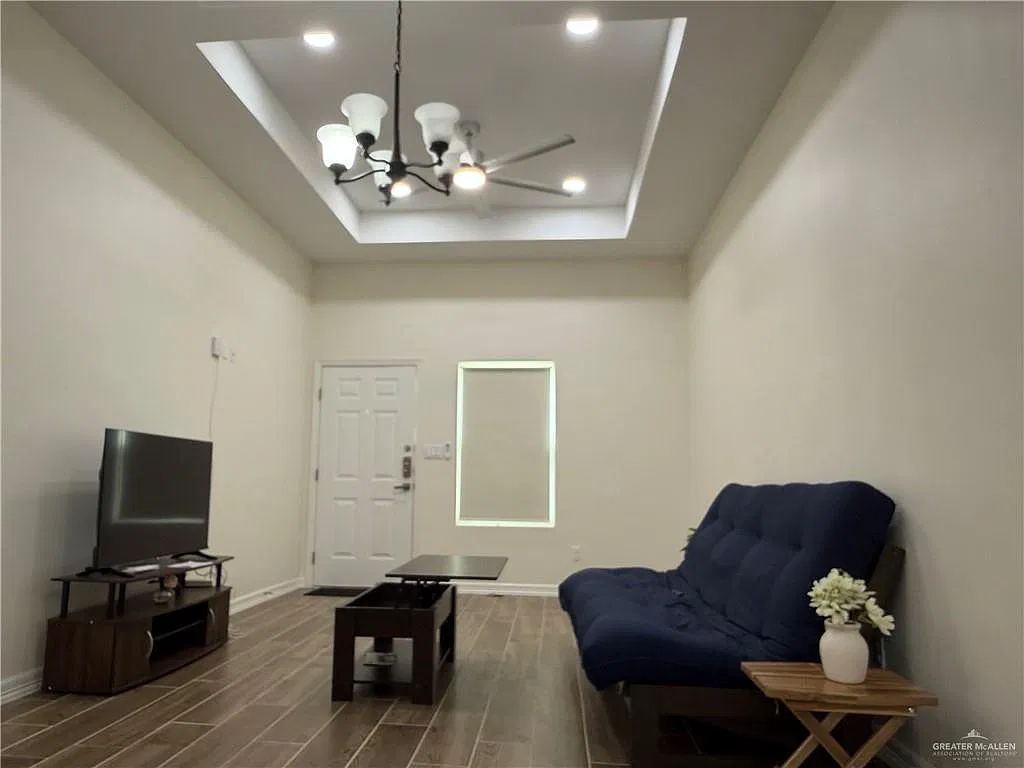 2 bed, 2.0 bath, 961 sqft, $1,200 — Photo 3